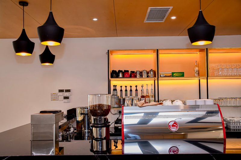Espresso machine and coffee station