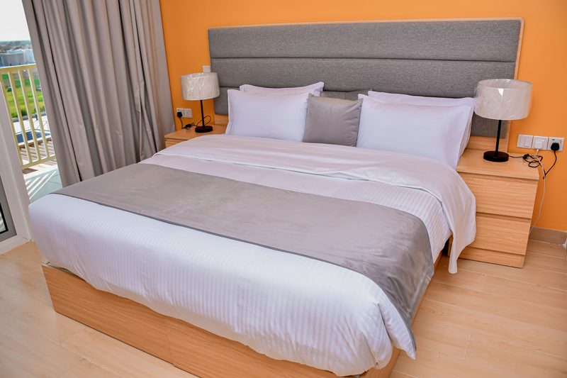 En-suite room double bed with bedside lamps